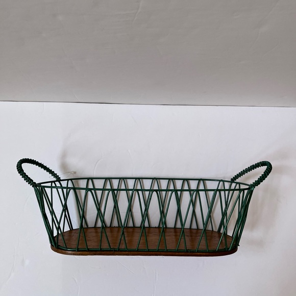 Green metal wire basket with wood base. - Picture 2 of 8